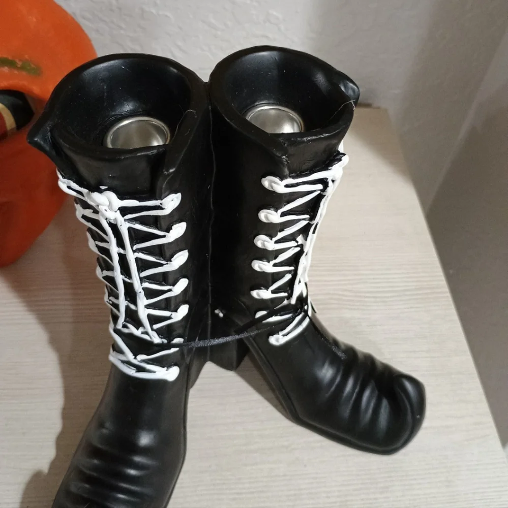 Witch Boots Shoes Candlestick Holders Candle Holder Halloween Spooky Night New - Picture 4 of 5